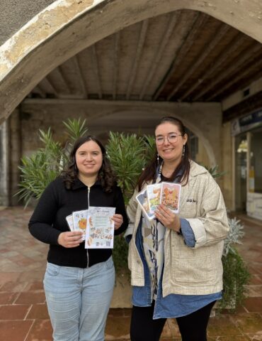 Découvrez Fooxyla, l'illustratrice bordelaise qui a créé un Tarot des Renards unique pour soutenir un refuge. Un projet né d'une rencontre.