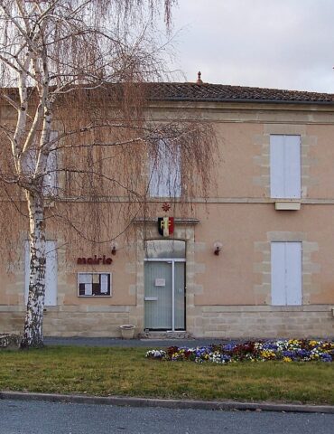 Le nouveau groupe scolaire maternelle de Fargues-de-Langon ouvre ce lundi. Un nouvel arrêt de bus est créé aux Tuileries et la RD 8 est limitée à 50 km/h.